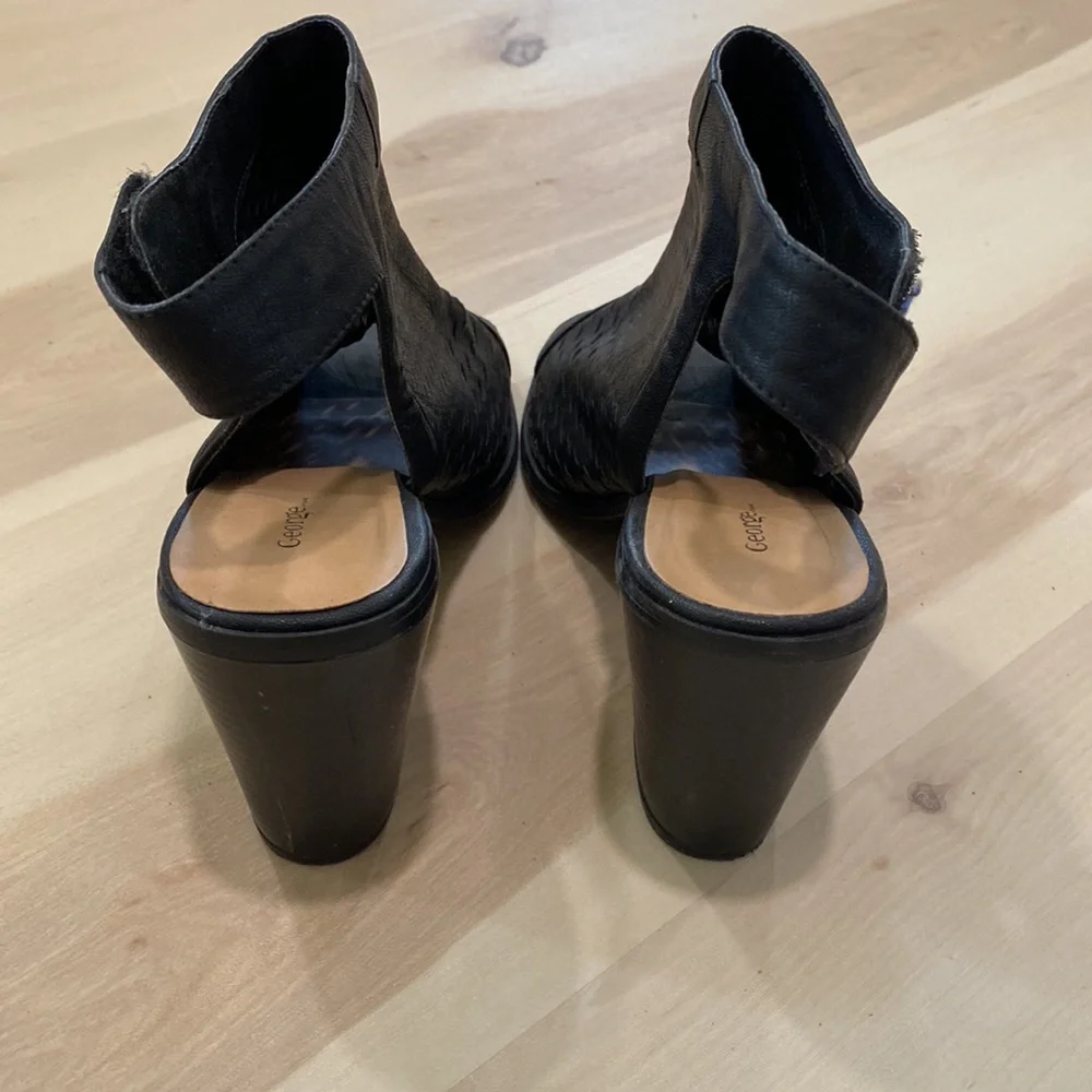 George Heels - Picture 2 of 9